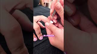 Tuto  Comment coller un strass pour ongles [upl. by Landy]