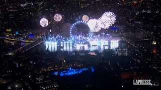 Capodanno 2023 lo spettacolo dei fuochi dartificio a Londra [upl. by Ahsilyt]