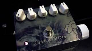 TREMULUS LUNE TREMOLO Effects Pedal [upl. by Ydniw]