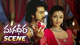 Kajal Aggarwal amp Ram Charan Sharing Apple  Magadheera Telugu Movie  Dev Gill [upl. by Ymrej]