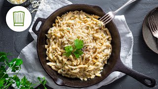 Cremige Käsespätzle aus der Pfanne  Chefkoch [upl. by Chuch876]