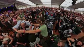 Kapelle Josef Menzl Crowdsurfing  Stagediving auf der Brass Wiesn 2023 Böhmischer Traum [upl. by Erena]