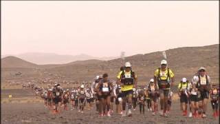 Les coureurs souffrent au Marathon des sables [upl. by Cire867]