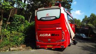 Bus Agra Mas Terperosok Di Wonogiri [upl. by Angid970]