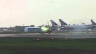 very hard landing strong wind boeing 737800 [upl. by Allertse722]