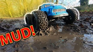 Arrma Notorious 4x4 VS Traxxas XMaxx Assault [upl. by Monti]