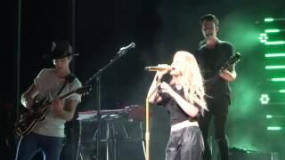 Maren Morris sings quotRichquot live at PNC Music Pavilion [upl. by Ida]