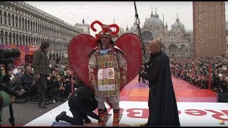 Carnevale di Venezia 2020  Volo dell’Aquila Kristian Ghedina  Venice Carnival Flight of the Eagle [upl. by Sonja484]