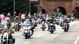 Harley Days Lübeck  Ausfahrt durch das Lübecker Burgtor [upl. by Synn237]