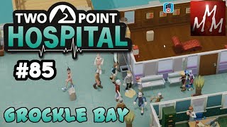 TWO POINT HOSPITAL 85 – Im Kampf gegen Warteschlangen – Deutsches Lets Play [upl. by Waldman]