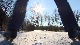 Schaatsen op natuurijs in Deurne [upl. by Ayikin]