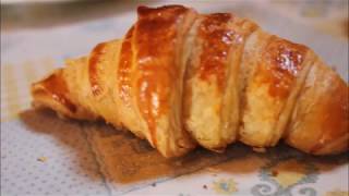 كرواصون مثل المحلات في المنزل  Croissants Comme à la PâtisserieCroissant au chocolat [upl. by Rina677]