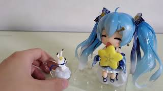 Unboxing Snow Miku 2017 Nendoroid Twinkle Snow Ver [upl. by Anitsirt374]