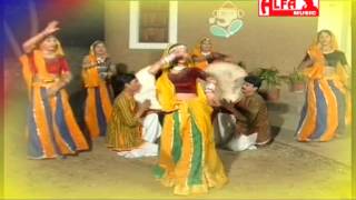 Holiya mein udde re gulal dalo rang kesariya  Rajasthani song [upl. by Oeramed]