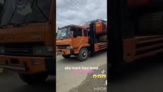 Truck Fuso membawa excavator lewat jalan sempitshorts [upl. by Harrietta]