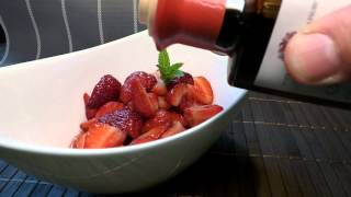 Fragole con aceto balsamico  Erdbeeren mit Balsamico Essig [upl. by Najram]