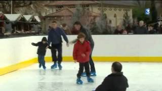 Saintes  une patinoire en glace synthétique [upl. by Yrrehs]