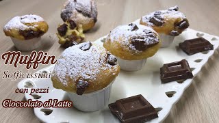 MUFFIN SOFFICISSIMI CON CIOCCOLATO AL LATTE facili e veloci CHOCOLATE MUFFIN  Tutti a Tavola [upl. by Oratnek]