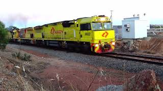 Tronox loaded mineral sands arrives at MECKERING loop To take the main line for a 3 train cross [upl. by Tita]