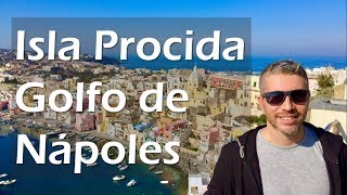 Visitando la isla Procida en el Golfo de Nápoles en Italia [upl. by Alcinia]