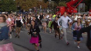 Oktoberfest 2018 So war der WiesnStart in München [upl. by Oigroig]