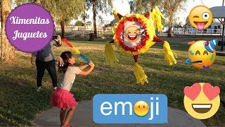 Pinata piñata de Emojis Emoticons Rompiendo la piñata en fiesta infantil QuédateEnCasa [upl. by Lednyc]