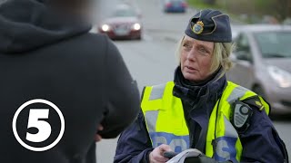 Trafikpoliserna  Man blir stoppad utan körkort och det är inte första gången  discovery Sverige [upl. by Knudson701]