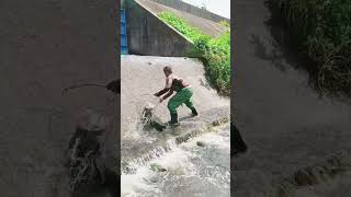 Pagbukas ng DAM maraming ISDA ang nahulog fishingtips fishingtechniques amazing [upl. by Dorise]