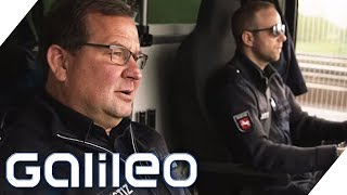 Reisebus für Häftlinge Wie sicher ist ein GefangenenTransport  Galileo  ProSieben [upl. by Squire]