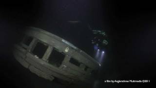 David Gibbins wreck diving at night in Tobermory Ontario [upl. by Bernie]