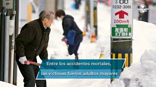 Por fuertes nevadas suman 17 muertos en Japón [upl. by Laynad429]