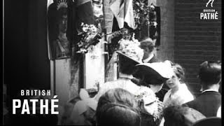 Queen Mary Decorates Street Shrine 19141918 [upl. by Sigismondo]