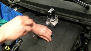 Change EGR valve on a Ford Focus 16 TDCi [upl. by Notsnarc]