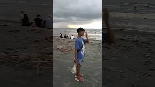 Grabe ang low tide kitang kita yung mga kahoy at ibang basura sa dalampasigan [upl. by Aileno]