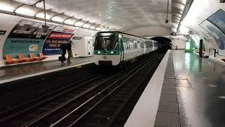 MF77  Arrêt à la station La Tour Maubourg sur la ligne 8 du métro parisien [upl. by Tterab646]