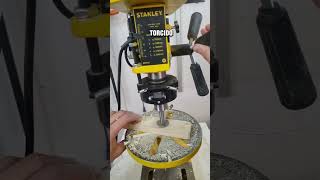 Espectacular accesorio para tu taladro diy bricolage taladro laser madera bullseyebore [upl. by Oiramat]