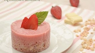 Cheesecake alle fragole con cereali e cioccolato  Ricette che Passione [upl. by Ainolopa240]