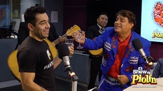 Omar Chaparro canta con Juan Gabriel en inglés en El Show de Piolín [upl. by Atteuqaj]