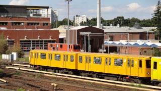 UBahn Berlin Bahnhof Olympiastadion U2 HD [upl. by Mukerji]