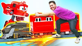 Los juguetes ROBOT TRAINS ayudan a McQueen Juegos de tunear Trenes infantiles [upl. by Anelra]