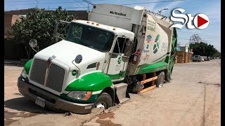 Se hunde camión recolector de basura en Torreón [upl. by Rob]