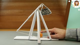 Como Fazer uma Catapulta  Trebuchet de Papel [upl. by Aisnetroh]