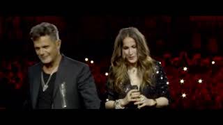 Malú  Aprendiz ft Alejandro Sanz  Directo Wanda Metropolitano 2017 [upl. by Annaeel]