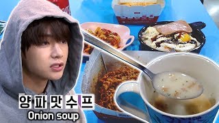 BTS Comic Book Cafe I brought an onion soup for Taehyung  Run BTS 66 67  방탄소년단 만화카페 후기 [upl. by Eleik]