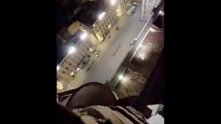 Si intrufola di notte nel Duomo e scala la cupola del Brunelleschi per farsi un selfie [upl. by Buskirk]