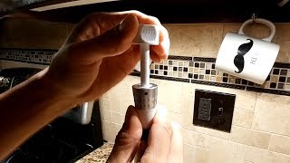 Vacuum Wine Bottle Stopper Corks Review [upl. by Ralf550]