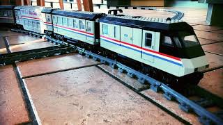 LEGO 455810001 Metroliner on a huge long curves layout [upl. by Dinsmore]