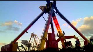 Atracción Boomerang en las Fiestas de Alcobendas 2012  Madrid [upl. by Amsab619]