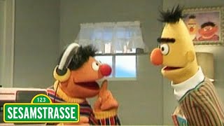 Ernie und Bert Ich versuche zu lesen  Sesamstraße [upl. by Eilak126]