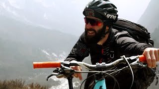 Himalaya  il relève le défi en VTT [upl. by Lorain294]